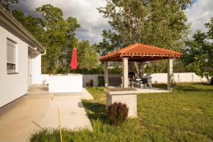 a gazebo in the yard of a house at Holiday Home Višnja in Nin