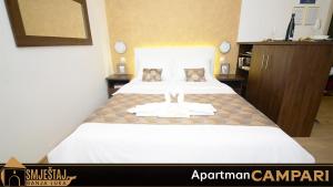 a bedroom with a large white bed in a room at Apartman Campari in Banja Luka