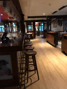 Gasthof zum Falken餐厅或其他用餐的地方