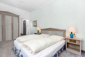 Postel nebo postele na pokoji v ubytování Heart Hotel Sylvia