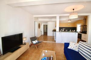 A cozinha ou kitchenette de Grand appartement avec vue sur quai