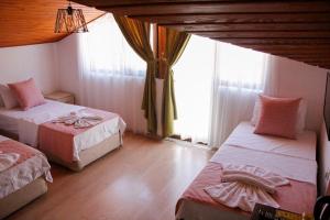 Postel nebo postele na pokoji v ubytování Limon Pansiyon 2