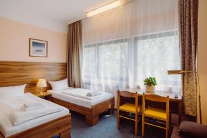 Postel nebo postele na pokoji v ubytování Alper Hotel am Potsdamer Platz