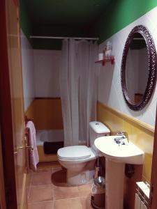 a bathroom with a toilet and a sink and a tub at Hotel Rural del Médico in Regumiel de la Sierra