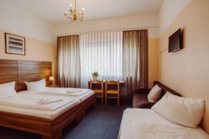 Postel nebo postele na pokoji v ubytování Alper Hotel am Potsdamer Platz