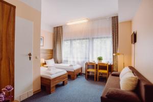 Postel nebo postele na pokoji v ubytování Alper Hotel am Potsdamer Platz