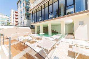 Bazén v ubytování Hotel Leon D'oro nebo v jeho okolí