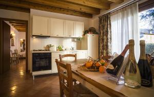 Kitchen o kitchenette sa Agriturismo Il Follo