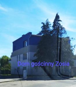 a building with a sign on the side of it at Dom gościnny Zosia in Świnoujście