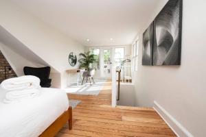 Ảnh trong thư viện ảnh của * Midcentury Modern Getaway * Prime Location * ở Annapolis