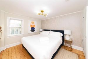 Ảnh trong thư viện ảnh của * Midcentury Modern Getaway * Prime Location * ở Annapolis +43 ảnh