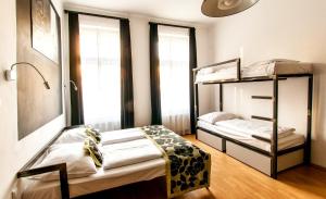 Postel nebo postele na pokoji v ubytování Czech Inn