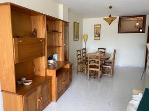 Kuchyňa alebo kuchynka v ubytovaní Apartamento en primera línea de playa en Laxe + 3 fotografie