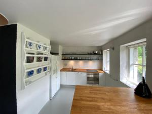 Cucina o angolo cottura di Stenhuset i Pilbrodalen