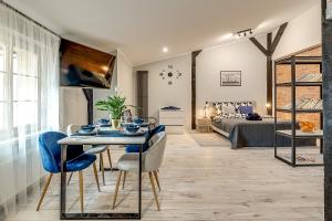 Posedenie v ubytovaní Kościelna Loft Apartaments