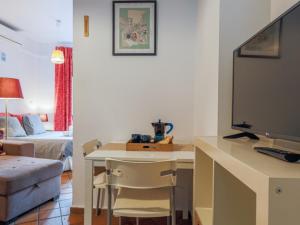 A television and/or entertainment centre at San esteban medio