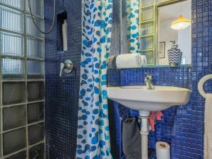 A bathroom at San esteban medio
