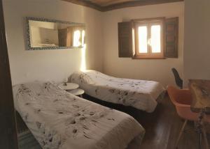 Säng eller sängar i ett rum på Portela Guesthouse