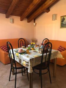 A seating area at B&B Fior di Loto