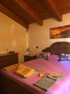 A bed or beds in a room at B&B Fior di Loto