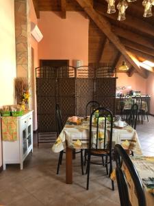 A restaurant or other place to eat at B&B Fior di Loto Még 18 kép