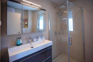 Koupelna v ubytování A&D Deluxe Penthouse Apartment Dani + 29 fotografií