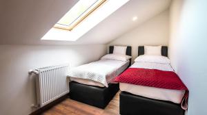 Posteľ alebo postele v izbe v ubytovaní White Apartman Siófok 2 + 13 fotografií