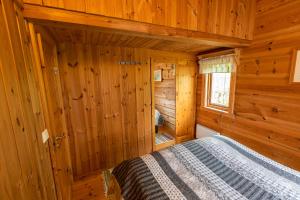 A bed or beds in a room at Sunndalsfjord Cottages Fredsvik Meisalstranda 455,506 og 508