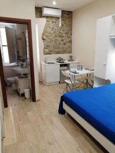 A bed or beds in a room at M & M