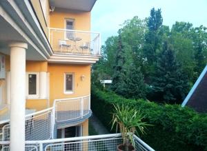 シオーフォクにあるSzéplak apartmanの建物のバルコニーからの眺め