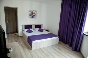 En eller flere senge i et værelse på Vila Flora