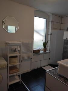 Ένα μπάνιο στο Gemütliche 2 Zimmer (citynahe wohnung) +24 φωτογραφίες