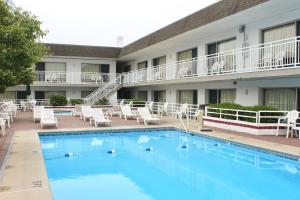 Bazén v ubytování Impala Island Inn nebo v jeho okolí