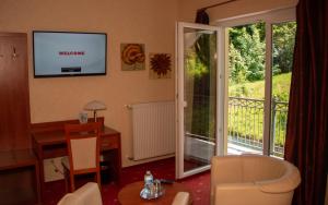 TV a/nebo společenská místnost v ubytování Hotel-Restaurant Laux