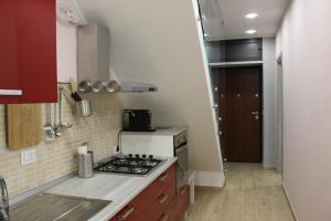 A kitchen or kitchenette at Mary's House