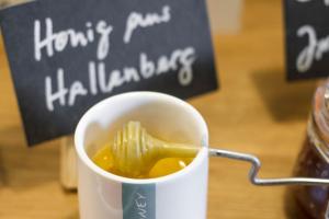 a mug with a pickle in it on a table at Hof Hallenberg in Hallenberg