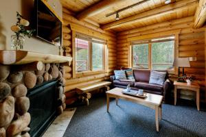 Miette Mountain Cabins的休息区