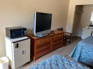 TV a/nebo společenská místnost v ubytování Budget Inn