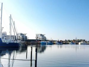 un grupo de barcos atracados en un puerto en 8 person holiday home in Wendtorf, en Wendtorf