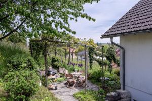 Afbeelding uit fotogalerij van Zimmer Paradiso in Busingen am Hochrhein