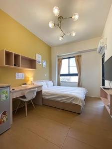 Una televisión o centro de entretenimiento en Adagio Hostel
