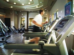 Fitness centrum a/nebo fitness zařízení v ubytování Pan Pacific Vancouver
