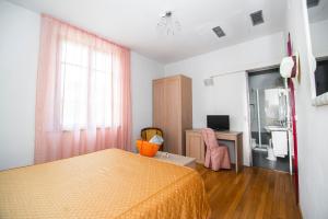 TV a/nebo společenská místnost v ubytování Hotel La Colonna