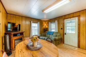 Gallery image of Swallow Falls Cabin #2 in Oakland