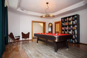 a pool table in a room with a book shelf at Spreezeit Hotel in Lübbenau