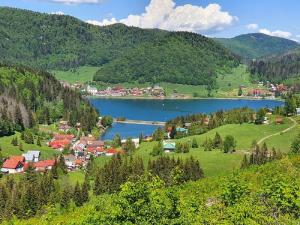 a small town in the mountains with a lake at Penzión u Čupku in Mlynky 