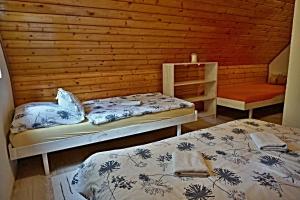 Postel nebo postele na pokoji v ubytování Chata Bačova skala