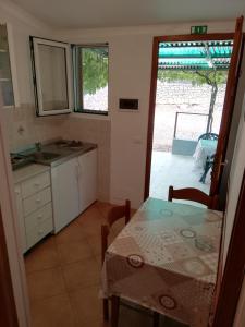 Kuchyň nebo kuchyňský kout v ubytování Apartments Ana Pogana