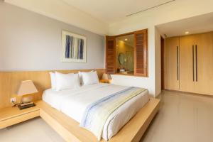 Tempat tidur dalam kamar di Sara Residence by Nakula