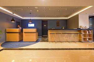 The lobby or reception area at Holiday Inn Express Istanbul-Altunizade by IHG